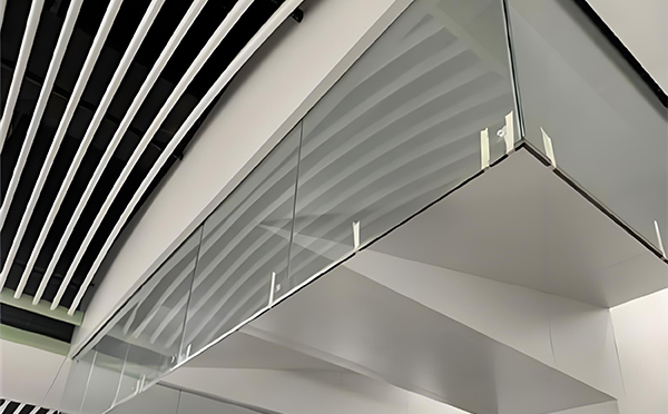 乌什玻璃挡烟垂壁