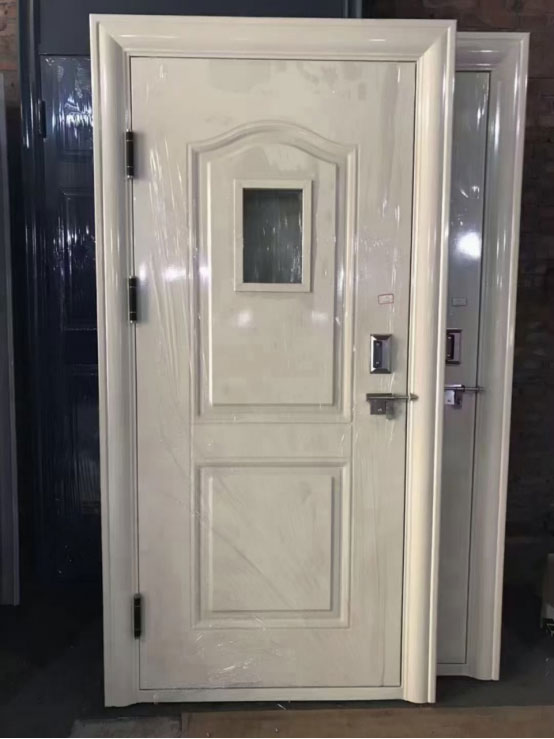 乌什学校教室门