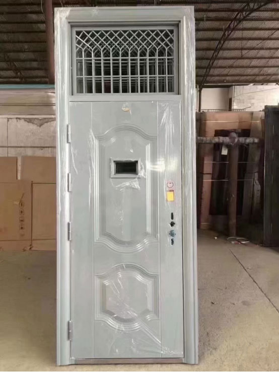 乌什学校教室门